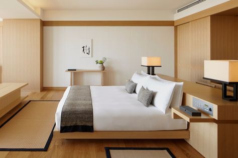 Aman Tokyo Hotel Japan Aman Tokyo, Japanese Bedroom, Japanese Room, Hotel Room Design, Japanese Interior Design, Tokyo Hotels, Room Apartment, Japanese Interior, Luxury Rooms