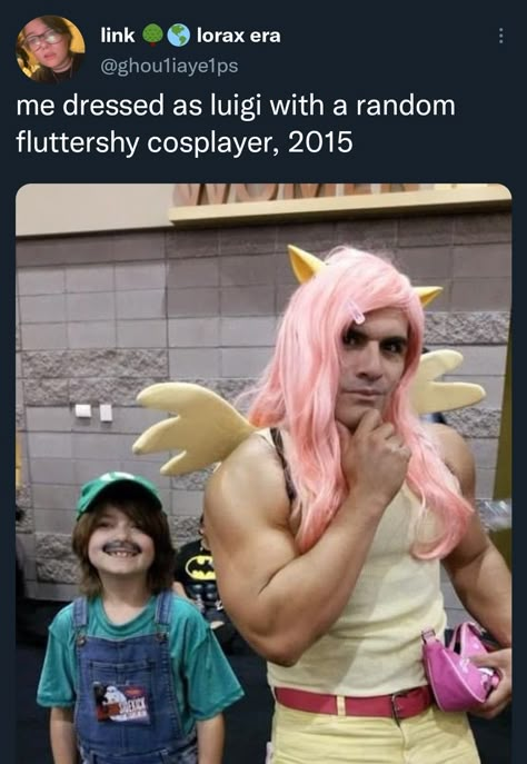 Funny Tweets Twitter Cosplayers Funny Cosplay Ideas, Cool Cosplays, Duo Cosplay, Cosplay Meme, Mlp Cosplay, Oc Cosplay, Easy Cosplay Ideas, Cosplay Memes, Funny Cosplay