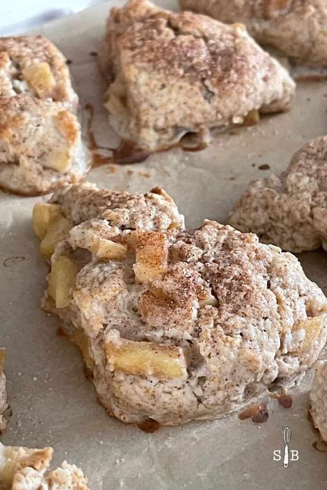 apple pie scones Apple Pie Scones, Apple Scones Recipe, Apple Cinnamon Scones Recipe, Irish Scones Recipe, Fruit Scones Recipe, Apple Cinnamon Scones, Cinnamon Scones Recipe, Apple Scones, Scone Recipes