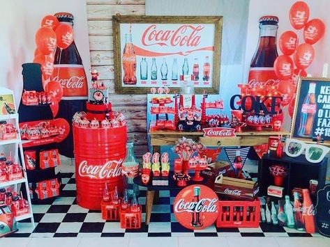 Coca Cola Party Theme, Birthday Diner, Coke Party, Coca Cola Party, 35 Birthday, Carnival Party Decorations, Always Coca Cola, Sweet 17, Soda Shop