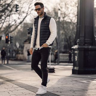 Daniel (@magic_fox) • Instagram photos and videos Casual Vest Outfits, Vest Men Outfit, Winter Vest Outfits, Men Vest Outfits, Jaket Motor, Vest Outfits Men, Mens Fall Outfits, Smart Casual Menswear, Outfits To Try