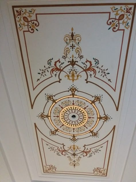 Ceiling Design Paint, Painted Ceiling Ideas, Classic House Interior Design, Victorian Ceiling, Ceiling Painting, Neoclassical Interior, Painted Cupboards, Ceiling Murals, Ceiling Art