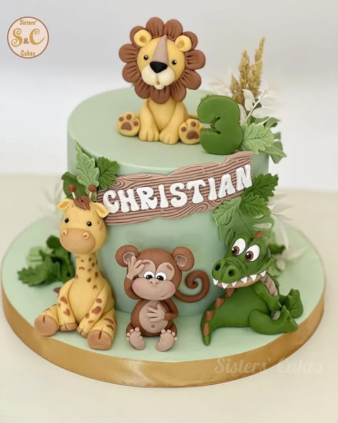 One Cake Birthday, Jungle Cake Ideas, Animal Safari Cake, Animal Cake Ideas, Cake With Animals, Zoo Theme Birthday Cake, Safari Pasta, Zoo Birthday Cake, Jungle Animal Cake