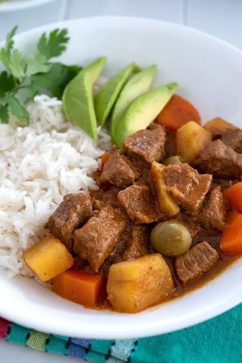 The best Puerto Rican Carne Guisada with stew meat, potatoes, carrots, olives and SOFRITO! Easy boricua comfort food! Find lots of authentic Puerto Rican recipes at kitchengidget.com #puertorico Puerto Rican Beef Stew, Guisada Recipe, Sofrito Recipe, Puerto Rican Dishes, Carne Guisada, Boricua Recipes, Spanish Dishes, Hispanic Food, Puerto Rican Recipes