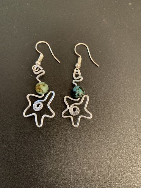 Funky Wire Jewelry, Small Wire Earrings, Aesthetic Wire Jewelry, Star Wire Earrings, Star Wire Ring, Homemade Earring Ideas, Hippie Dangle Earrings, Bead Jewlrey, Simple Wire Earrings