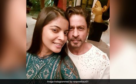 When "Unbelievably Warm Host" Shah Rukh Khan Baked Pizza For Model Navpreet Kaur: "Miracles Do Happen" Check more at https://thenoblenews.com/when-unbelievably-warm-host-shah-rukh-khan-baked-pizza-for-model-navpreet-kaur-miracles-do-happen/577pabcg_srk_625x300_24_april_23-jpg/#main Abram Khan, Baked Pizza, Miracles Do Happen, New Advertisement, Cab Driver, John Ford, Tiger Shroff, Pizza Bake, Dinner Is Served