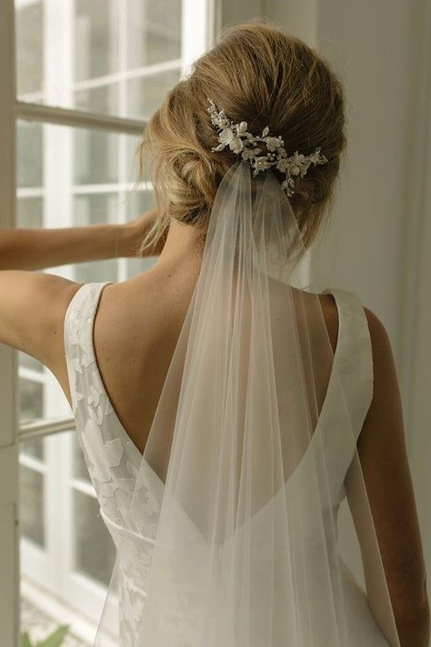 Bride Hair Up With Veil, Wedding Hairstyles Side, Floral Headpiece Wedding, Wedding Hair Side, Bridal Hair Veil, Veil Hairstyles, Bridal Hairstyles, Floral Headpiece, Shop Wedding