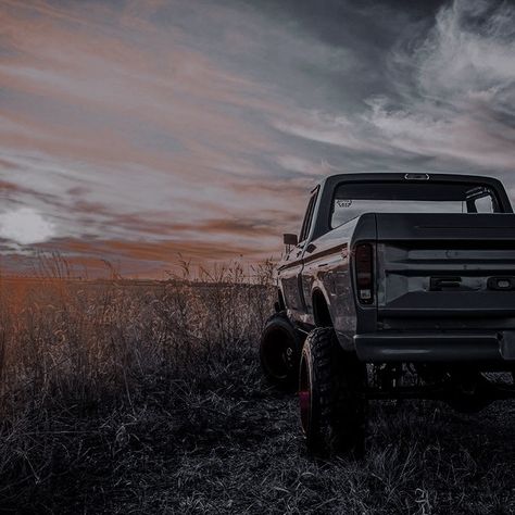 Truck Asthetic Picture, Old Truck Wallpaper, Ranch Aesthetic, Lyla Sage, Truck Aesthetic, Heart Like A Truck, American Heartbreak, Truck Photography, Cry Wolf