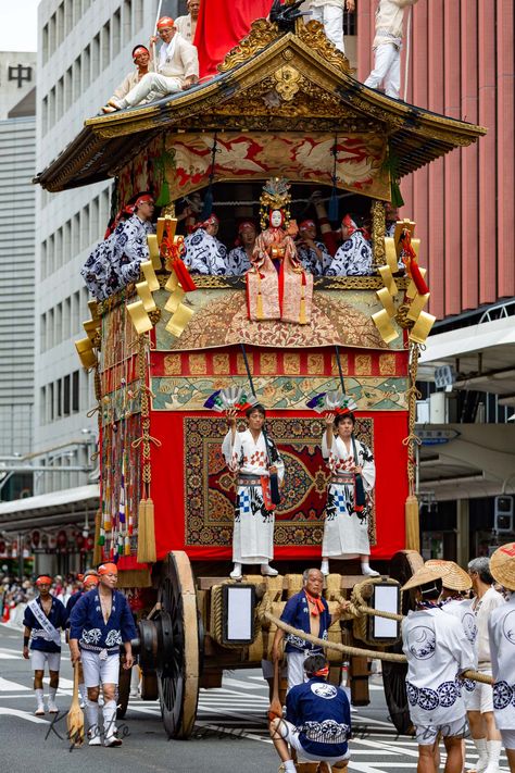 The 2019 Saki Matsuri, First Part of Gion Festival in Kyoto-Japan. Tsuki Hoko (月鉾) during the Saki-Matsuri of the Gion Festival in Kyoto-Japan. Gion Matsuri Festival, Japan Culture Traditional, Japan Culture Aesthetic, Japanese Culture Traditional, Japanese Celebrations, Gion Festival, Gion Matsuri, Asian Festival, Japan Festival