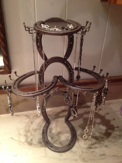 My hubby made me this jewelry holder. Country Jewelry Holder, Horseshoe Jewelry Holder, Horse Shoe Jewelry Holder, Diy Western Jewelry Holder, Western Jewelry Holder, Horseshoe Crafts Projects, Welding Crafts, Horseshoe Projects, Horseshoe Jewelry