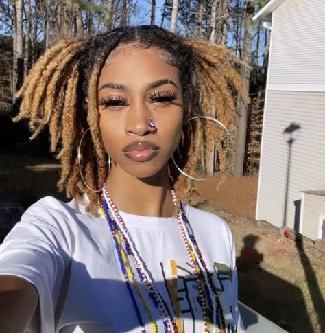 Black And Blonde Dreads Black Women, Dyed Dreads Women, Colorful Dreads Black Women, Two Tone Loc Color, Highlighted Locs Black Women, Blond Dreads Black Women, Black Dreads Black Women, Dyed Locs Inspiration, Bleached Locs Black Women