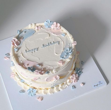 35 Birthday, Rodjendanske Torte, Small Birthday Cakes, Vintage Birthday Cakes, Idee Babyshower, Elegant Birthday Cakes, 16 Birthday Cake, Simple Cake Designs, Funny Birthday Cakes