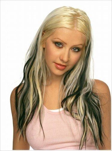 christina aguilera's hair at the time of her album stripped. i still love it! Vanessa Core, 2000s Hair, Skunk Hair, Dye My Hair, Hair Inspo Color, Christina Aguilera, Grunge Hair, Aesthetic Hair, Hair Highlights