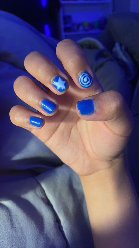 Y2k Nail Polish Ideas, Star Swirl Nails, Blue Painted Nails Short, Nail Ideas Easy Simple Short, Simple Blue Gel Nails, Nail Painting Ideas For Short Nails, Coraline Nails Easy, Simple Nail Drawing, Short Nail Art Ideas Simple