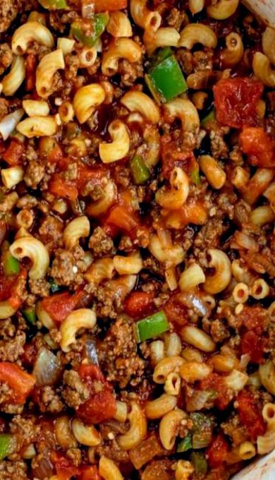 Cheesy Baked Goulash Recipes, School Goulash Recipes, Hamburger Goulash Recipes Paula Deen, Rice Goulash Recipes, Ground Beef Goulash Easy, Goulash Recipes Skillet, Authentic Goulash Recipes, Golush Recipes Dinner Ground Beef, Goulash For A Crowd