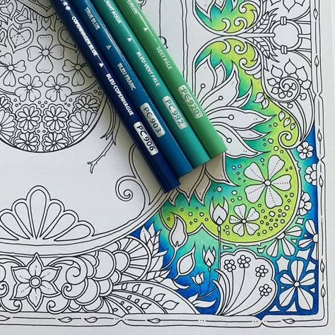 Colorist: @lauras.colourful.world on Instagram Illustrator: Johanna Basford Finished Coloring Pages For Adults, Prismacolor Combos, Colored Pencil Art Projects, Joanna Basford Coloring, Blending Colored Pencils, Joanna Basford, Prismacolor Art, Colored Pencil Tutorial, Pencil Techniques