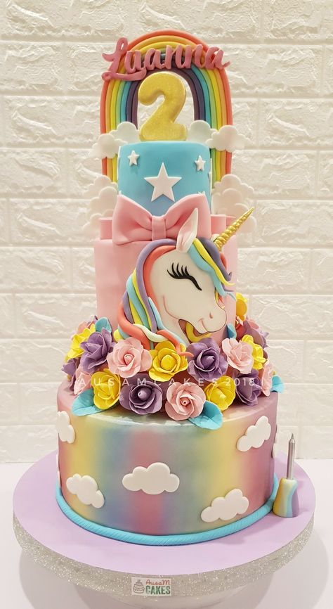 3 tiers unicorn cake 3 Tier Unicorn Birthday Cake, Unicorn Two Tier Cake, 3 Tier Unicorn Cake, Unique Unicorn Cake Design, Lua Party, Unicorn Cake Design, Diy Unicorn Cake, Unicorn Birthday Party Cake, Unique Birthday Cakes