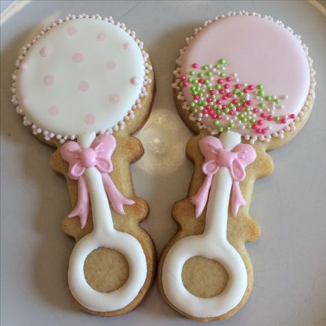 Baby rattle cookie Baby Rattle Sugar Cookies, Baby Rattle Cookies Decorated, Rattle Cookies Decorated, Baby Cookies Decorated, Baby Rattle Cookies, Baby Shower Cookies For Girl, Rattle Cookies, Royal Icing Cookies Recipe