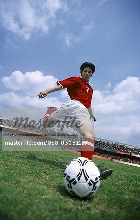 Someone Kicking A Soccer Ball, Football Poses Reference, Soccer Kick Pose, Kicking Ball Pose Reference, Soccer Poses Reference, Football Pose Reference, Soccer Pose Reference, Soccer Poses Drawing, Kick Reference