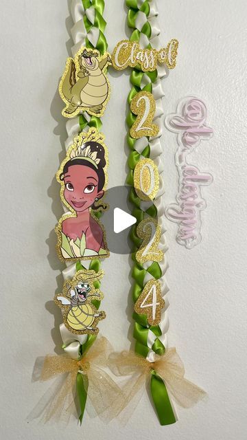 Tiana Graduation Cap Ideas, Princess Tiana Graduation Cap, Princess And The Frog Graduation Cap, Graduation Designs, Senior Board, Senior Hoco, Senior Outfits, Creative Graduation Caps, Senior Year Fun