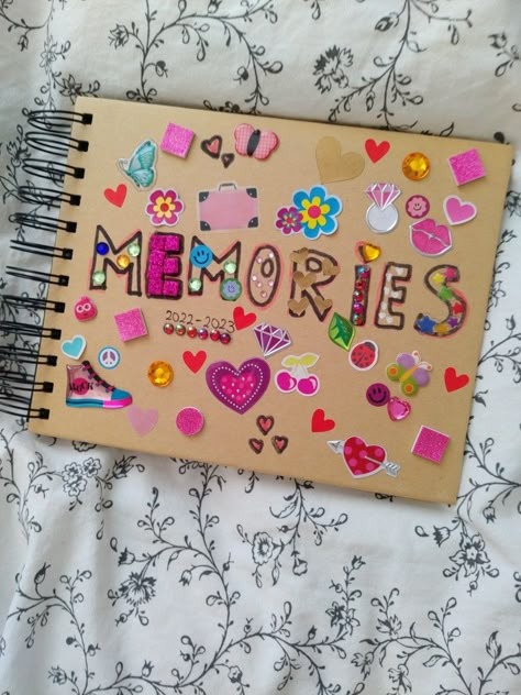 Summer Scrapbook Cover, Memory Book Ideas, Memory Book Cover, Senior Year Scrapbook, School Memories Scrapbook, Dora And Friends, Our Adventure Book, Friend Scrapbook, Memories Book