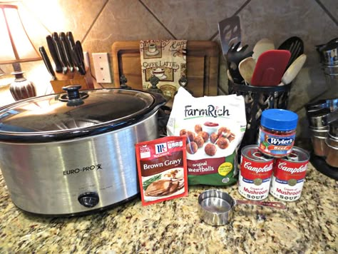 Frozen Meatballs Crockpot, Meatballs Gravy, Crockpot Mushrooms, Swedish Meatballs Crockpot, Frozen Meatball Recipes, Crockpot Meatballs, Meatball Recipes Crockpot, Italian Style Meatballs, Meatballs And Gravy