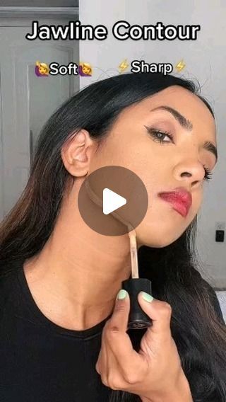 Boost Beauty Now on Instagram: "Define your features with finesse! 🤎🖤  Learn how to create a soft or sharp jawline contour that enhances your natural beauty ❣️ . . . Follow 👉@boostbeautynow��👈 . . .  #JawlineContour #MakeupTutorial #JawlineContouring #SoftVsSharp #MakeupTips #ContouringTutorial #FaceSculpting #DefineYourFeatures #MakeupInspo #BeautyTrends #JawlineGoals" Slim Jawline, Define Jawline, Jawline Contour, Jawline Goals, Sharp Jawline, Contour Tutorial, Beauty Trends, Makeup Inspo, Makeup Tips