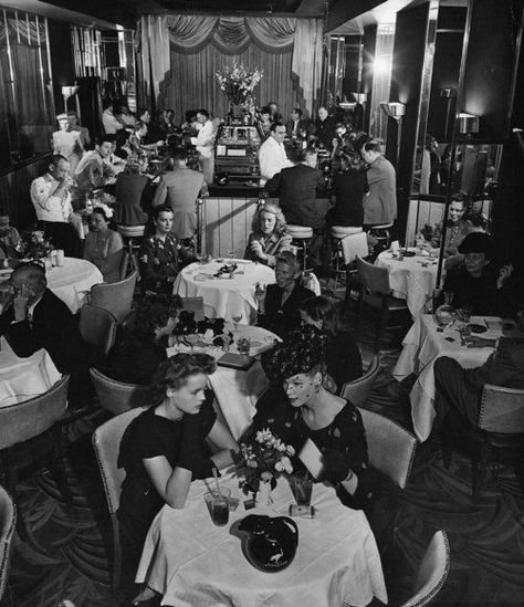 1920s Bar Artwork, Alfred Eisenstaedt, Cafe Society, Club Poster, Guys And Dolls, Nyc Photography, Supper Club, Vintage New York, Life Magazine