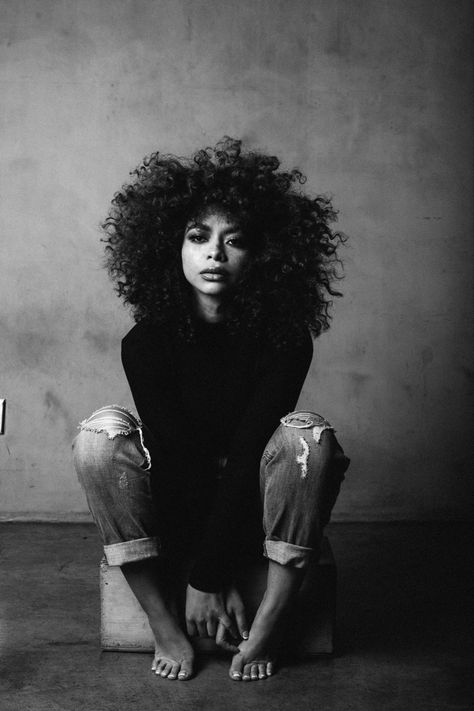 Crystal Westbrooks Crystal Westbrooks, Curly Cut, Beautiful Photoshoot Ideas, Studio Photography Poses, Creative Photoshoot Ideas, Photographie Portrait Inspiration, Model Inspo, Studio Photoshoot, Business Hairstyles