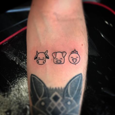 Vegan Tattoo Ideas, Vegetarian Tattoo, Hen Tattoo, Farm Tattoo, Vegan Tattoos, Unique Tattoos Black Women, Tattoo On Foot, Animal Tattoos For Women, Tech Tattoo