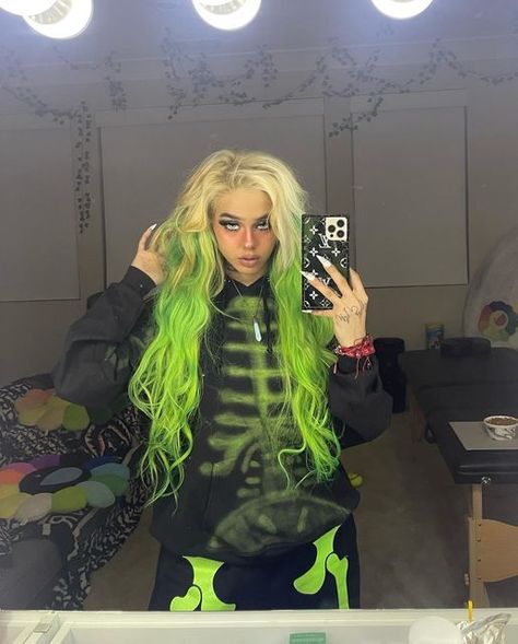 XXXXX on Instagram: "HERE’S THE HAIR REVEAL I’M A LIL BLONDIE 💚💇🏼‍♀️ I’ve been feeling insecure and wanted to start the year off new 😩 @marcusolin @kacey_welch @thekaceywelchmethod" Weird Haircuts, Funky Hair Colors, Neon Green Hair, Split Dyed Hair, Bangs With Medium Hair, Dyed Hair Inspiration, Funky Hairstyles, Dope Hairstyles, Haircut And Color