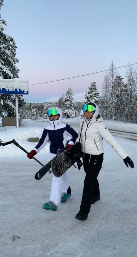 Slalom Outfit, Afterski Outfit, Girls Ski Trip, Ski Fits, Ski Fit, Ski Pics, Ski Trip Outfit, Ski Pictures, Ski Aesthetic