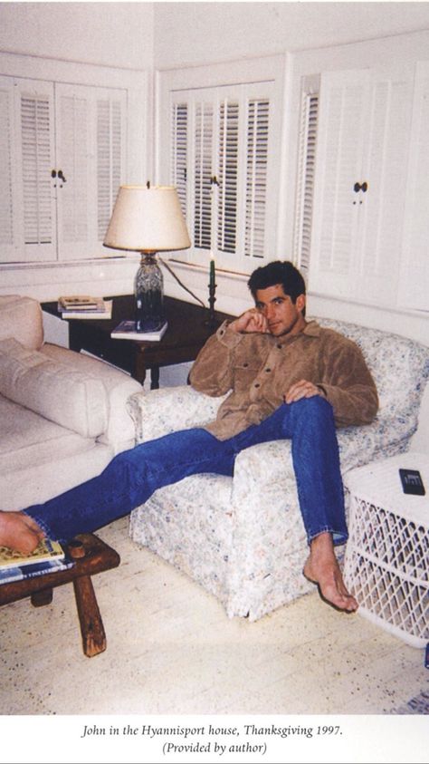 Hyannis Port, John Junior, Jfk Jr, 인물 사진, Rare Photos, Comme Des Garcons, New Yorker, A Table, A Man