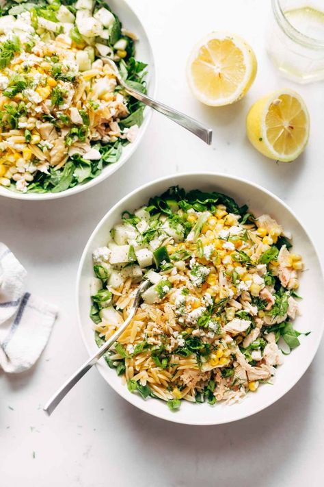 Orzo Summer Salad! With chicken and orzo, loaded with fresh veggies, and finished with a zippy lemon dressing and goat cheese. |… Orzo Summer Salad, Nacho Salat, Chicken And Orzo, Recipes Using Rotisserie Chicken, Veggie Ideas, Pinch Of Yum, Reheat Chicken, Lemon Orzo, Salad With Chicken