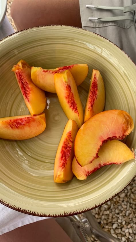 Nectarine Aesthetic, Nectarine Breakfast, Peaches Aesthetic, Italy Breakfast, Aura Orange, San Diego Food, Fruit Plates, Fresh Peaches, Peach Fruit