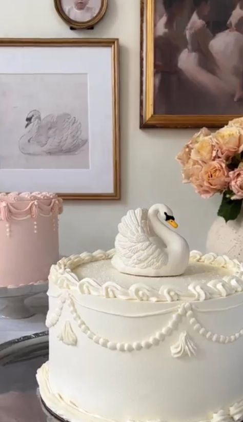 Swan Cake Ideas, Swan Theme Cake, Swan First Birthday Party, Swan Theme Birthday Party, Swan Baby Shower Ideas, Swan Birthday Party Ideas, Swan Birthday Cake, Hosting Themes, Swan Birthday Party