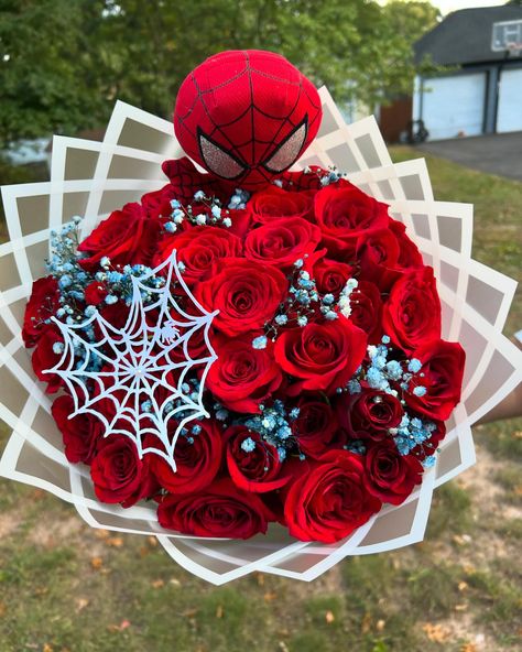 SPIDERMANN 🕸️🕷️ • • • • • • #spiderman #bouquet #spidermanbouquet #realroses #natrualroses #redroses #spidermanlover #newjersey #newjerseyflorist #like #explorepage #cute #ramo #ramobuchon #rosas Spiderman Bouquet, Spiderman