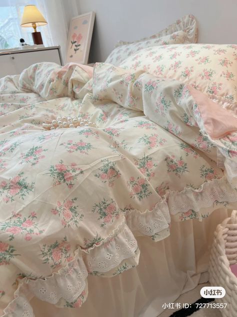 Aesthetic Abu Abu, Aesthetic Polos, Cottage Core Bedding, Cute Bed Sheets, Pink Bed Sheets, Aesthetic Bedroom Ideas, Aesthetic Floral, Pastel Room, Cute Bedroom Decor