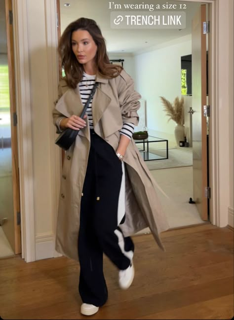 Lillie Grace Instagram, Lillie Grace Outfits, Khaki Trench Coat Outfit, Beige Trench Coat Outfit, Lillie Grace, Outfit Info, Striped Coat, Gymwear Outfits, Looks Jeans