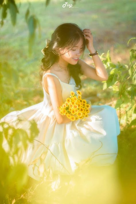 Delicate Poses, Nordic Wedding, Fairytale Photoshoot, Debut Photoshoot, Fairy Photoshoot, Dreamy Photography, 사진 촬영 포즈, Body Reference Poses, Fashion Photography Inspiration