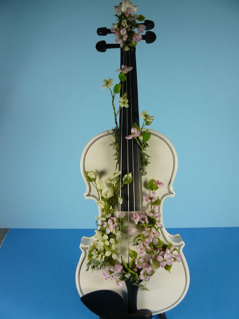 White Violin with sculpted glass white and pink dogwood flowers. Barbara Svetlick - Artist. Violin With Flowers, White Violin, Old English Roses, Violin Art, Violin Design, Pink Dogwood, Art Whimsical, Dogwood Flowers, Living Art