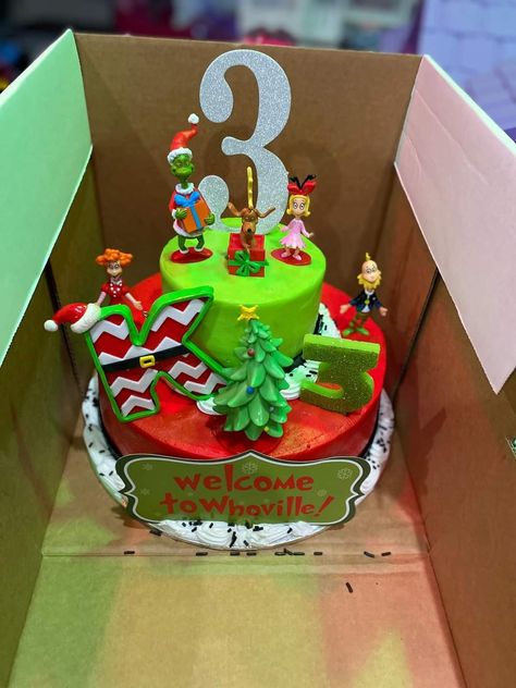 Grinch Birthday Party Shirts, Grinch Theme Birthday Cake, Whoville Birthday Cake, Grinch Cake Ideas Kids, Grinch Birthday Cake Ideas, Grinch Birthday Cakes, Grinch Birthday Cake Kids, Grinch Birthday Party Cake, Whoville Cake