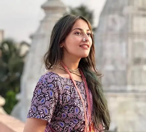 Anagha Bhosale is an Indian actress who works in daily soap serials and is a model. In march 2020 she quit the Indian film and tv industry. To know the full information read the complete post and subscribe for future posts. Biography Full Name Anagha Arvind Bhosale Nickname Piku Height 165cm or 5’5″ Debut Dadi ... Read more Anagha Bhosale, Ankitha Actress, Bhagwat Katha Poster, Varsha Usgaonkar Old Photos, Anagha Actress Hd, Asha Bhosle, Casual Dress, Actresses