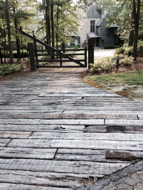 amazing driveway Railroad Tie Patio, Railroad Tie Driveway, Railroad Ties Driveway, Railroad Tie Driveway Edging, Sleeper Path, Amazing Driveways, Railroad Ties Landscaping, Gravel Gardens, Permeable Driveway