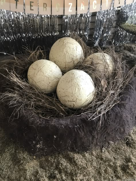 Caveman Theme Party, Prehistoric Decorations, Diy Dinosaur Eggs, Dinosaur Egg Hunt, Dinosaur Nest, Dinosaur Display, Jurassic Park Birthday Party, Prehistoric Party, Jurassic Park Party