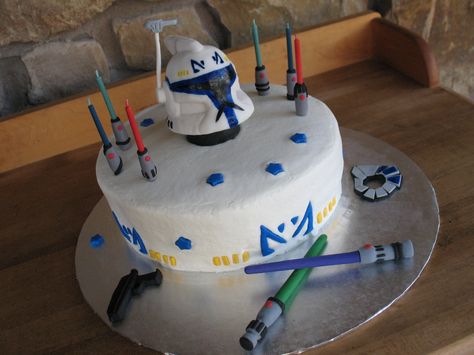 fondant-heavy captain rex cake Captain Rex Cake, Birthday Boy Ideas, Kid Birthday Ideas, Star Wars Party Ideas, Captain Rex, Star Wars Cake, Lego Cake, Star Wars Birthday