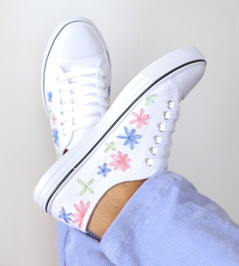 Lazy Daisy Canvas Shoes – Embroidery Tutorial – Clover Needlecraft Embroidery On Canvas Shoes, Embroidery Shoes Diy, Canvas Shoes Diy, Embroidery Shoes, Lazy Daisy Stitch, Framed Cross Stitch, Embroidered Shoes, Quilt Labels, Diy Shoes