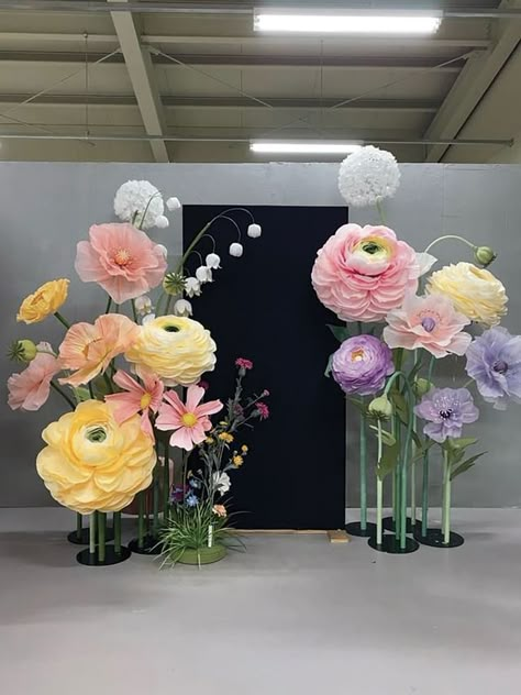 Giant Flowers Diy, Wedding Backdrop Design, Paper Flower Decor, Garden Birthday, Flowers Paper, Event Decoration, Giant Paper Flowers, Giant Flowers, Home Diy Decor