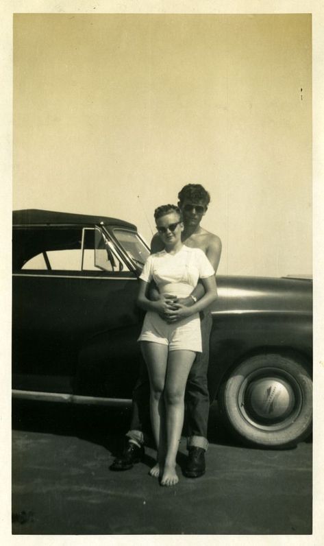 42 Intimate Photos of Young Couples in the 1950s ~ vintage everyday Old Fashioned Love, Vintage Couples, Fotografi Vintage, Vintage Photoshoot, Intimate Photos, Vintage Romance, Old Car, Old Love, Vintage Life