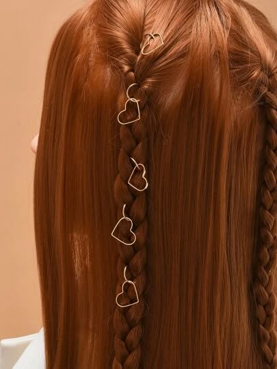 Heart Hair Ring, Hair Braid Jewelry, Pretty Unique Hairstyles, Hairstyle With Rings, Pretty Hair Accessories, Cool Hair Styles For Long Hair, Hair With Charms, Hairstyles With Charms, Aesthic Hair Styles